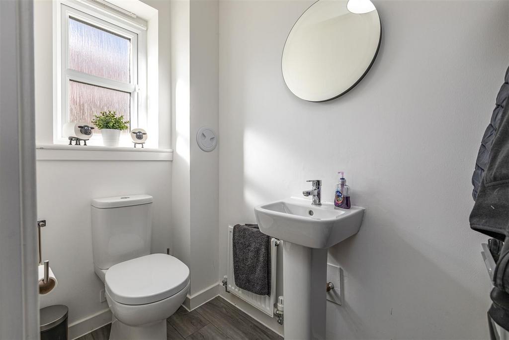 4 Knoll Park Avenue Galashiels 08.JPG