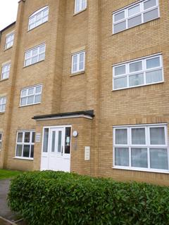 2 bed flat/apartment for rent in Crowe Road, Bedford, MK40