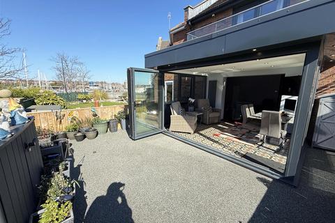 3 bedroom terraced house for sale, Commissioners Wharf, North Shields