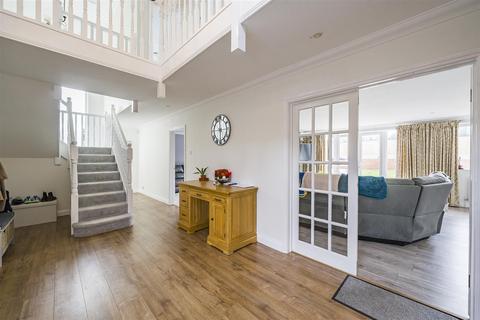 5 bedroom detached house for sale, Potten End Hill, Water End