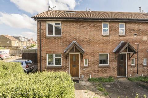 20 Clementine Close, London, W13 9UB