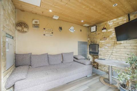 20 Clementine Close, London, W13 9UB