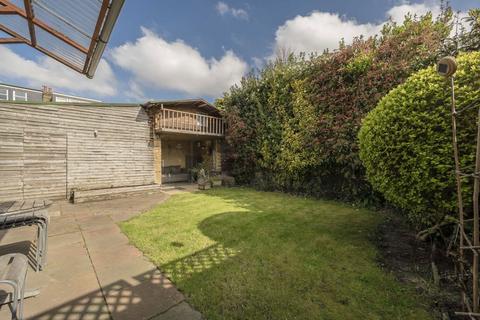 20 Clementine Close, London, W13 9UB