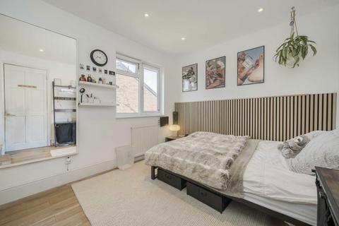 20 Clementine Close, London, W13 9UB