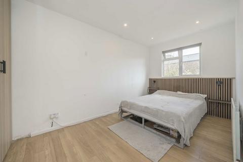 20 Clementine Close, London, W13 9UB
