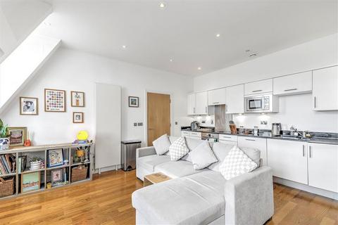 1 bedroom flat for sale, Clapham Common South Side, London SW4