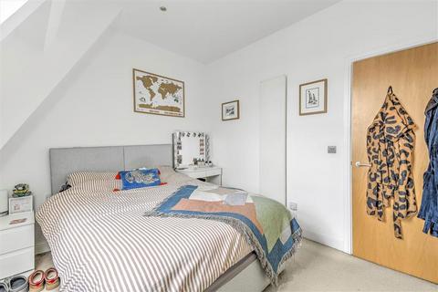1 bedroom flat for sale, Clapham Common South Side, London SW4