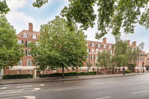 Clapham Common South Side, London SW4