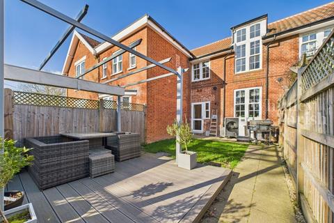 undefined, Kerrison Gardens, Thorndon