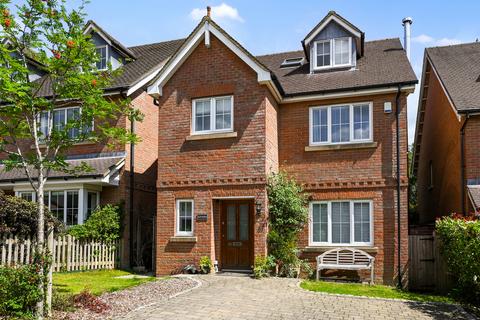 10 Coombe Edge, Crowborough, TN6 2GS