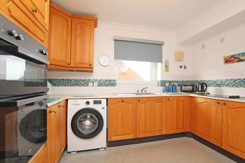 2 bedroom flat for sale, Carew Road, Eastbourne, BN21 2JL