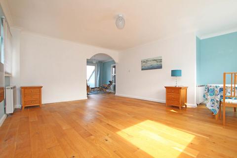 2 bedroom flat for sale, Carew Road, Eastbourne, BN21 2JL