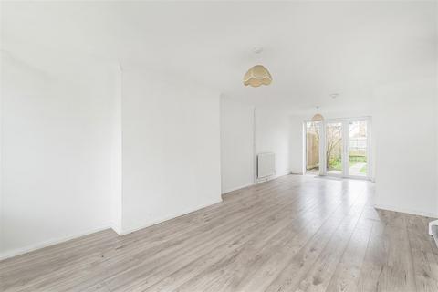 36 Derwent Close, Cambridge, CB1 8DZ