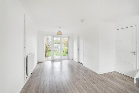 36 Derwent Close, Cambridge, CB1 8DZ