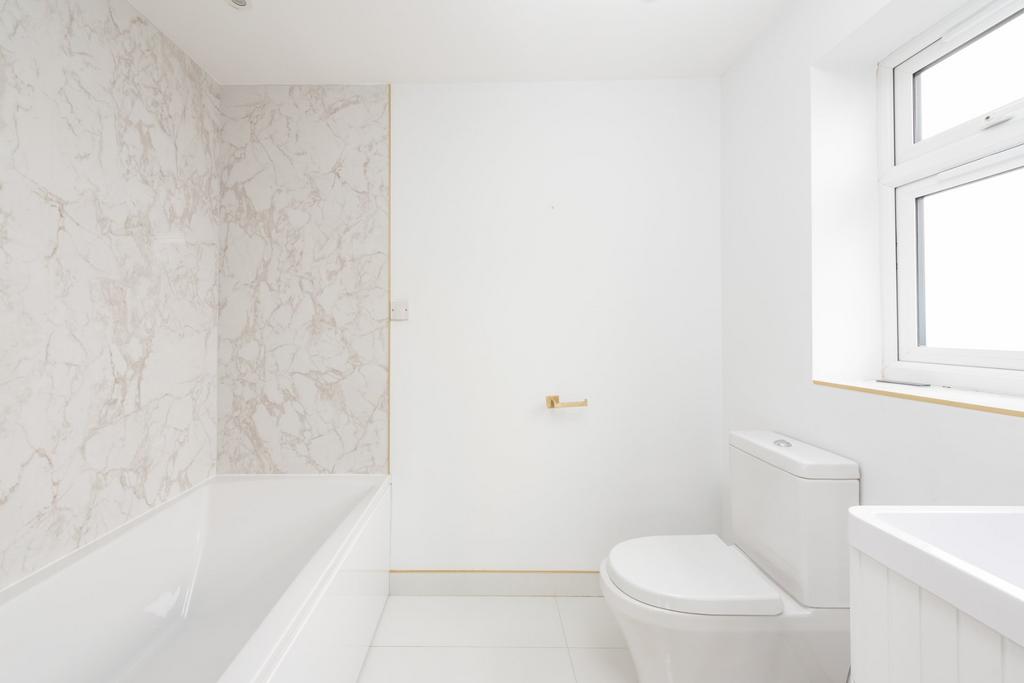 Bedroom Two En Suite