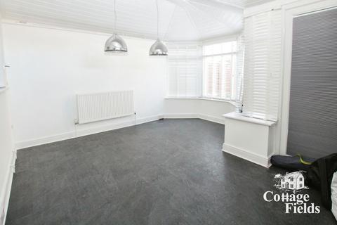 4 bedroom terraced house to rent, Beaconsfield Road, London N15