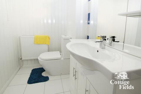 4 bedroom terraced house to rent, Beaconsfield Road, London N15