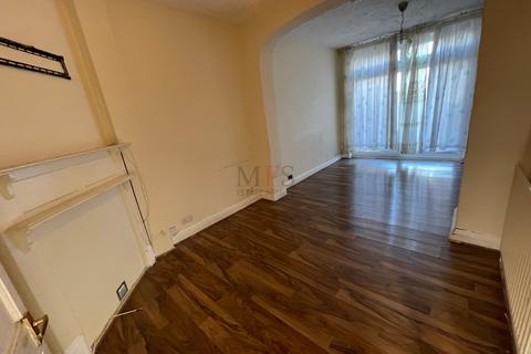 3 bedroom house to rent, Rutland Road, Southall, UB1