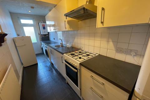 3 bedroom house to rent, Rutland Road, Southall, UB1