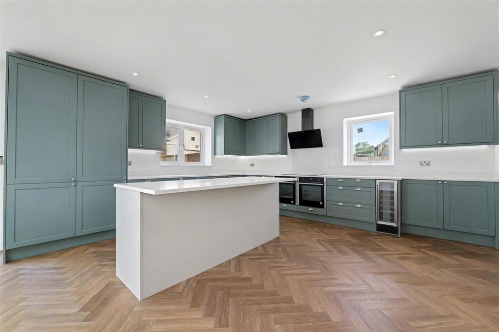 Kitchen 2.jpg