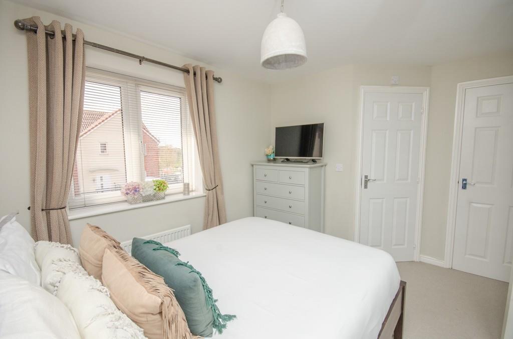 Bedroom 1 pic 2.jpg