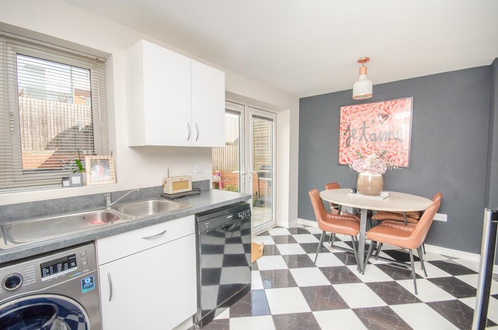 Kitchen-diner pic 2.jpg