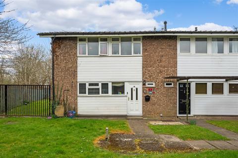 8 Robin Way, Guildford, GU2 9QR