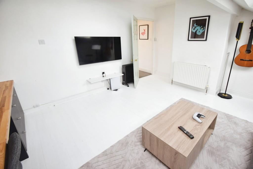 B4c1c6b8-Bedroom 203
