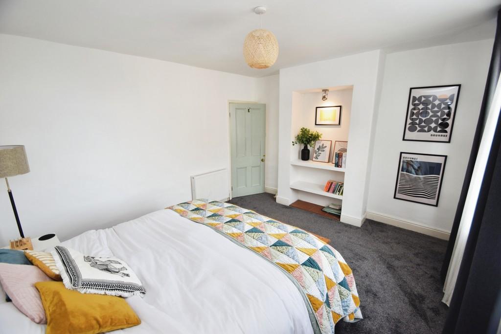 Eb79b521-Bedroom 204