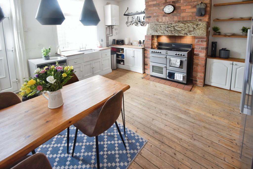 39a97f3f-Kitchen 201