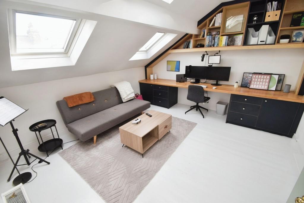 D1354203-Bedroom 202
