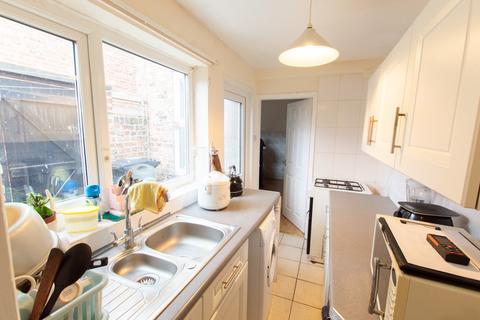 2 bedroom end of terrace house for sale, Baker Street, York YO30