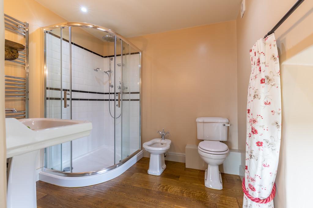 En-suite To Master Bedroom