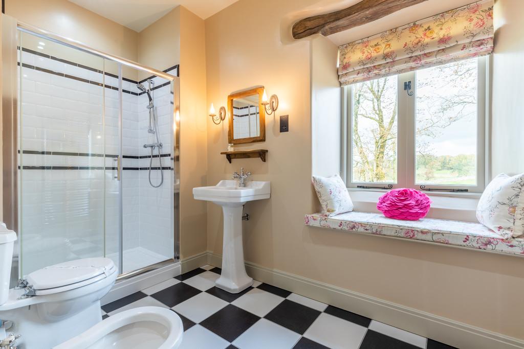 Ensuite to bedroom 2