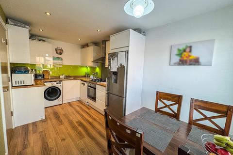 21 Ashley Green, Leeds, LS12 4EW