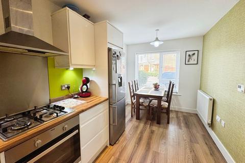 21 Ashley Green, Leeds, LS12 4EW