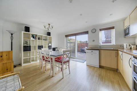 16 Beacon Drive, Selsey, Chichester, PO20 0TW