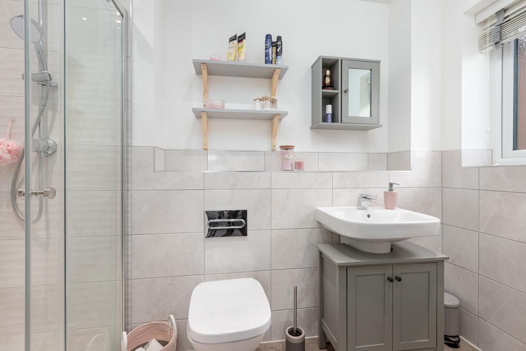 En-suite 2 roe way
