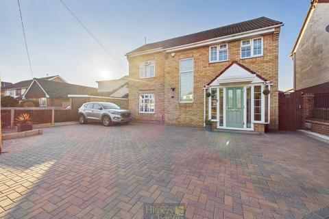 4 bedroom detached house for sale, High Road North, Steeple View, Laindon, Essex, SS15