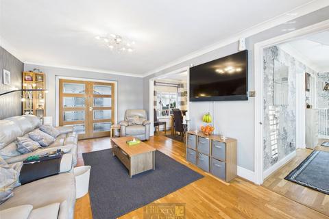 4 bedroom detached house for sale, High Road North, Steeple View, Laindon, Essex, SS15