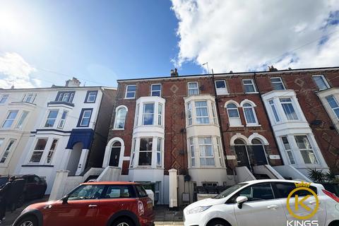 2 bedroom flat to rent, Elphinstone Road , Southsea