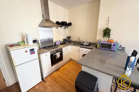 2 bedroom flat to rent, Elphinstone Road , Southsea