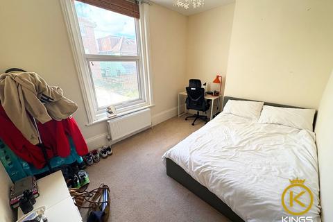 2 bedroom flat to rent, Elphinstone Road , Southsea