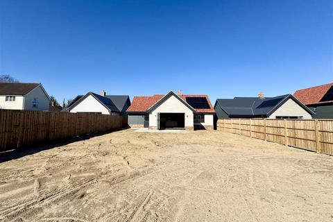 3 bedroom detached bungalow for sale, Caird Field, Henley, Ipswich IP6
