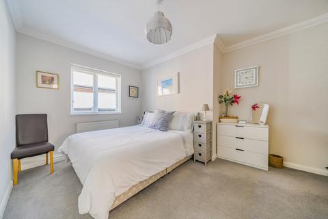 27 Cavendish Road, Woking, GU22 0EP