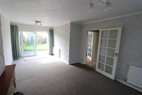 2 bedroom terraced house to rent, Hall Hays Road