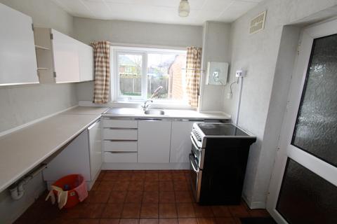 2 bedroom terraced house to rent, Hall Hays Road