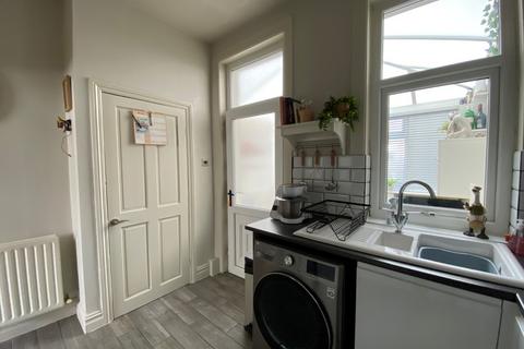 3 bedroom terraced house for sale, Cleckheaton Road, Low Moor, Bradford, BD12