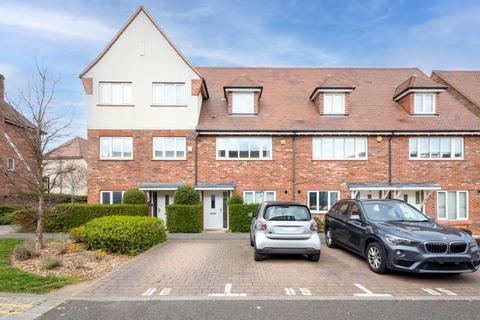 3 bedroom townhouse to rent, Henry Darlot Drive, London
