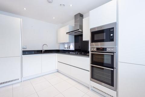 3 bedroom townhouse to rent, Henry Darlot Drive, London